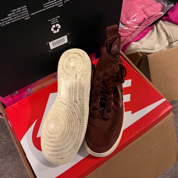 Like New! Sz. 4 Youth Nike Air Force 1 Burgundy Hightop Sneakers - Picture 2 of 2